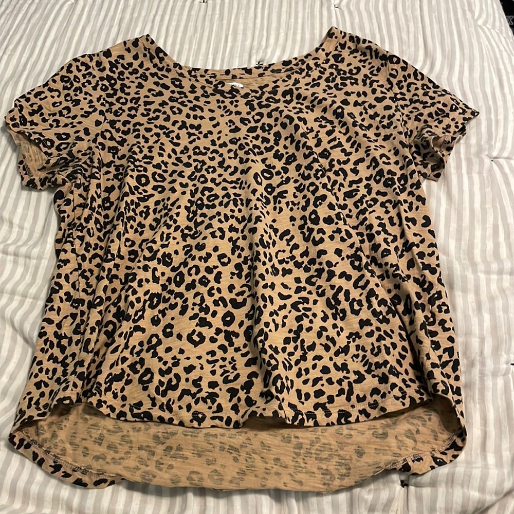 Woman’s Large Old Navy Leopard Print T-Shirt